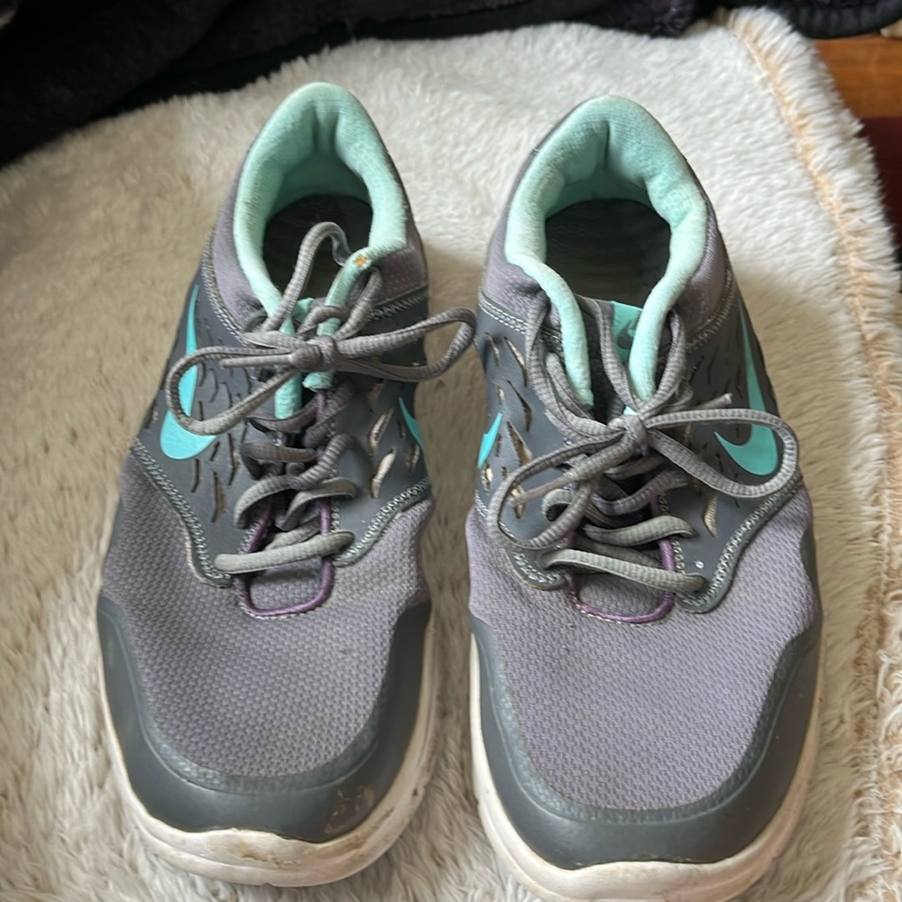 Unisex Nike athletic shoes, size 11! Gray with aqua blue trim. Fair condition!